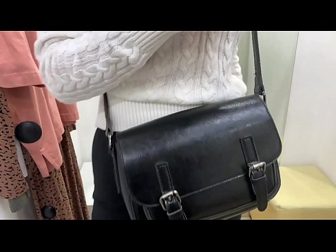 ❤️ Јавна мастурбација младе кучке ФералБерри са дилдом у соби за мерење ❤ Порно код нас sr.verhentai.ru ❌❤